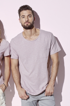 T-shirt con taschino